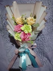 Buket bunga/ buket lamaran/ buket pernikahan/ buket wisuda/buket ulang tahun/ buket hari ibu/ buket hari guru/ kado cantik/ hadiah