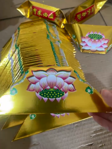 10/50 ชิ้น กระดาษทองสองด้าน ขนาดใหญ่ ลายดอกบัวมงคล พับเก็บง่าย เผาง่าย สำหรับงานบุญและไหว้เจ้า
