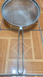 กระชอนสแตนเลสขอบหนา  (กระชอนอันใหญ่)