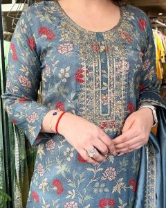 [READY STOCK SG]Launching New collections Reyon with heavy beautiful Foil And Embroidery Work that comes with bottom pants and fancy Duppata