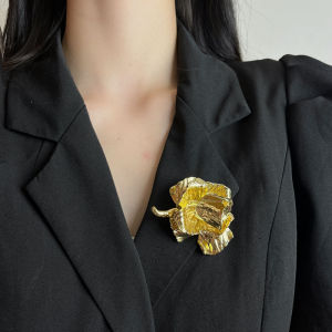 Retro 3D Gold Rose Brooch Pin Womens Fashionable High-end Elegant Lapel Flower Pin Alloy/Plated Silver/Gold Fresh out Style