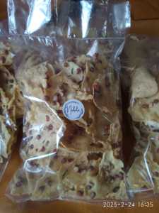 Peyek kacang tanah gurih dan renyah