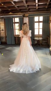 Wedding Dress Sparkly Mid Back Square Neckline Floral Lace Short Sleeves Glitter Zip Back