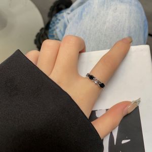 แหวนสีซิลเวอร์สไตล์วินเทจสำหรับผู้หญิง SRRMHYN แหวนเพชร Zirconia ประดับเล็กๆ หรูหรา แหวนทรงสี่เหลี่ยม