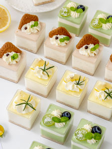 พลาสติกทิ้งมินิสแควร์เค้กกล่องมูส Cupcake Wrappers สําหรับขนมหวานและมินิทีรามิสุ