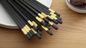 Bộ 10 Đôi Đũa Mạ Vàng Hàn Quốc Nhựa Đen Nhật Cao Cấp Chống Trơn Chống Mốc Chịu Nhiệt Yêu Bếp Nghiện Nhà VNM