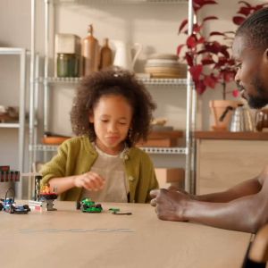 LEGO City 60474 F1 Grid dengan Mobil Balap VCARB & Sauber (313 Potongan)