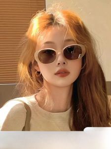 Kính Mát Màu Trà Cho Nữ Hình Mắt Mèo Bầu Dục Chống Tia UV Thời Trang Mới 2025 Kính Mát Hình Chữ Nhật Tròn Giúp Khuôn Mặt Nhỏ Hơn