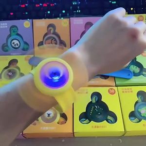 Đồng Hồ Tinh Dầu Chống Muỗi - Vòng Đeo Tay Chống Muỗi Phát Sáng Xoay Đèn