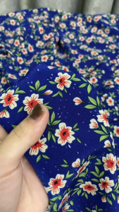 VẢI LỤA 100D HOẠ TIẾT HOA ĐỎ NỀN XANH - KHỔ 1.5M - VẢI NHÀ PHẠM