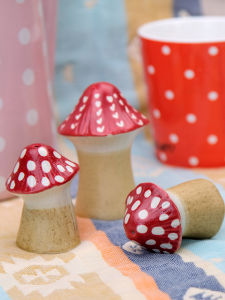 Adorable Mushroom Shaped Ceramic Pepper Grinder Cute Kitchen Storage Container Country Style Cooking Utensil Home Decor