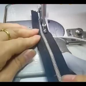 1/4PCS Zipper Presser Feet Set Compatible with Industrial Single Foot Sewing Machines (P36N+P36LN+P363+S518N) for Zipper Install