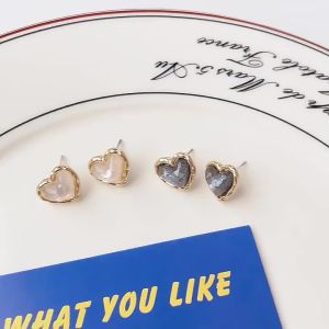 S925 silver needle Korean temperament simple gold edge small heart shaped earrings银针韩国气质简约金边小巧心形新款耳钉