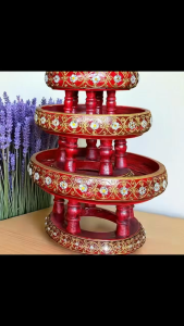 ขันโตกลายขด8 ขันโตกไม้ ขันโตก ขันโตกสีเขียว ขันโตกสีแดง ขันโตกปัดทอง ถวายสังฆทาน ถวายวัด ตกแต่งห้องพระ