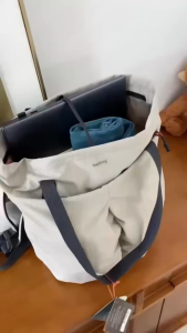 Mens and womens dual-shoulder bags. Various carrying methods for handbags. Quick-drying nylon fabric. Waterproof and stain-resistant. Strongly recommended for daily outings.