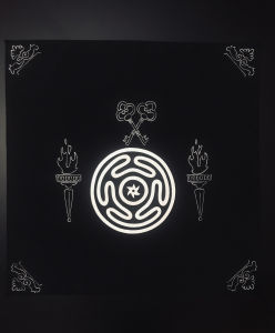 VIKAMA Hecate Maze Tablecloth Dark Pagan Witch Altar Cloth Mysterious Ritual Tarot Tablecloth Tarot Card Tablecloth