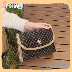 BBPShop .พร้อมส่ง กระเป๋าถือแฟชั่นฮิต รูปทรงขนาดพอดีมือ พกพาง่ายสะดวก ดีไซน์เก๋ๆแต่งลายสุดน่ารัก สะพายกับชุดไหนก็เอาอยู่ ทรงนี้ขายดีมาก รับจัดเลยก่อนของหมด