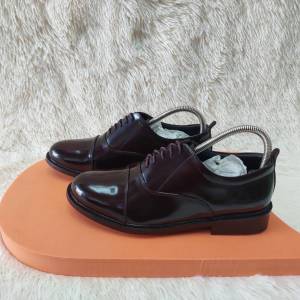 รองเท้าผู้กำกับลูกเสือชาย รองเท้าคัทชู หนังแท้ ขัดมัน ยี่ห้อ(วี มินิท) ***ใส่ไม่ได้ เปลี่ยนได้ สบายใจค่ะ*** แถมถุงเท้า 1 คู่