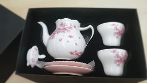 Kitchen Plus KYLA dainty  Teapot and Cup and Saucer Set ( 1 Teapot and 2 sets of Cup and Saucer) KP284