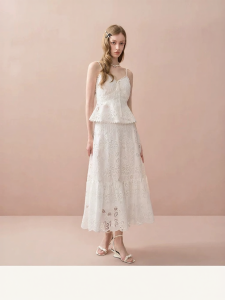 AIVEI | Summer Romantic Getaway White Embroidered Lace Halter Top