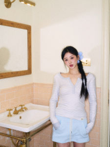 เสื้อยืดแขนยาวลายทางผ้าฝ้ายปิมา Wild R สำหรับผู้หญิง ฤดูร้อน เสื้อสั้นเปิดคอครึ่งตัว ดีไซน์เนอร์ เสื้อผ้าทำงานสไตล์เกาหลี