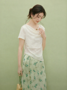 HOPESHOW | Guofeng New Design Asymmetric Pleated Drip Collar Lightweight Top