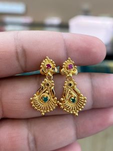 Ladies Earrings 2.50micron gold plated Look like real gold can Daily wear Light weight