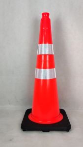 กรวยจราจร PVC 70ซม. ฐานยางดำ ตัวกรวยแข็งแรง ฐานเนื้อหนา หนัก ไม่ล้มง่าย ส่งไว | รับประกัน | คุณภาพสูง Bjbrothers