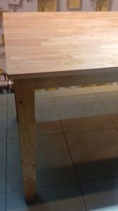 Bàn ăn rộng 75cm dài 120 cm cao 75 cm gỗ cao su đã qua xử lý mối mọt đẹp bóng bền đa năng chân rời dễ ráp cho người xử dụng bên hơn gỗ thông và ván MDF nhân tạo