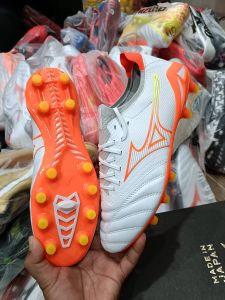 รองเท้าบอลสตั้ดมิซูโน่made in Japan รุ่นคอยืด หนังวัว หนังนุ่มสวยตรงปก100% สินค้าใช้เวลาเดินทาง 2-3 วัน สวมใส่ไม่ได้สามารถเปลี่ยนไซส์กับทางร้านได้