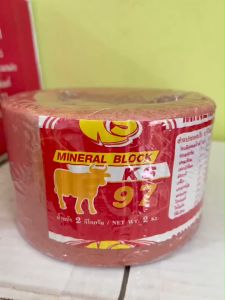 ยกลัง สีแดง เกลือแร่ก้อน 2 กิโล 8ก้อน เสริมวิตามินและแร่ธาตุ สําหรับ วัว ควาย แพะ แกะ ม้า และ สัตว์เท้ากีบทุกชนิด