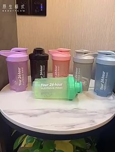 SEA JJT ถ้วยเขย่าฟิตเนสพร้อมลูกเหล็กสแตนเลส ดีไซน์กันรั่วสำหรับโปรตีนเชค