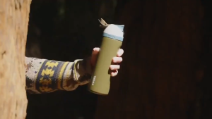 (Ship in 24hrs)Owala FreeSip Portable Stainless steel thermos 24oz  with Leak-proof lid built-in straw 2 in 1 Stainless Water Bottle