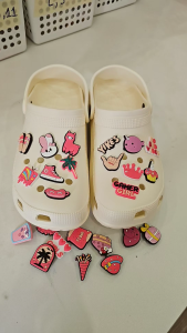 Charm jibbitz sticker gắn dép cross mẫu 2D C50 all pink