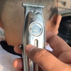 Tông đơ bấm viền Kemei KM-1949 vỏ nhôm nguyên khối pin LITHIUM 1400mah - hãng phân phối