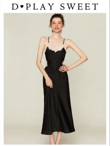 Elegant Lace Spliced Back Beautiful Sleepwear