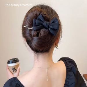 Fashionable Pearl Frog Buckle Hair Clip Shark Clamp Twist Hair Accessory Womens Updo Hair Accessories Korean Style Hair Grips