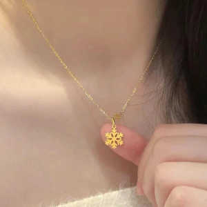 Titanium Steel Snowflake Necklace for Women 18k Gold Upscale Design Lockbone Chain Simple Minority Fashion Accessories