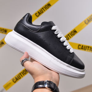 รองเท้าสีขาวยี่ห้อฟาโทแม็คควีนรองเท้าผู้หญิงผู้ชายสีดำหางฤดูร้อนและฤดูใบไม้ร่วงคู่รักพื้นหนาสูงรุ่นเพิ่มความสูงด้านในรองเท้าแฟชั่นสำหรับคุณพ่อ