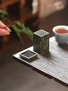 Vertical Metal Incense Holder Heat-Resistant Bronze Finish For Yoga Studio Aroma Therapy