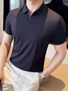 เสื้อยืดคอโปโลผู้ชายผ้าไหมน้ำแข็งบางสีสันตัดกันคอวีแขนสั้นผ้าฝ้ายผสมน้ำหนักเบาสวมใส่สบายสำหรับฤดูร้อน