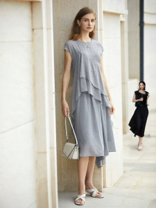 S·DEER | Đầm Chiffon Cổ Tròn Dây Nơ Ép Eo Dập Li