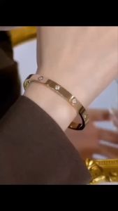 Light Luxury And High-End Cross-Border Hot-Selling Bracelets For Couples Friends Couples Metal Bracelets Fresh Niche Foreign Trade Simple Bracelet Gelang