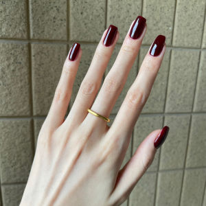 Wear-Resistant Nail Patch for Students and Brides Simple White to Red Ombre Nail Art with Minimalistic Design for Any Skin Type