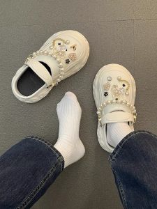 Large Size Womens Slippers 41 to 43 Summer Thick Bottom Hole Hole Shoes Wide Fat Feet Outdoor Sandals Comfortable Fashionable