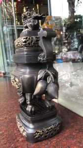 Đỉnh Đồng Vuông Tai Đào Số 3 Màu Đen Bóng Cao 40cm