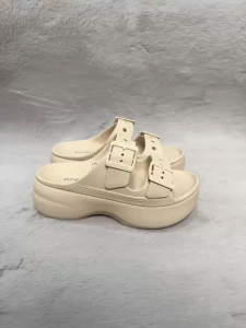 Womens adjustable double-strap casual thickened height-increasing slippers comfortable and durable.