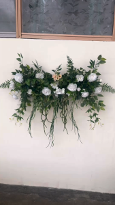 Elegant Artificial Wall Mounted White Rose Arrangement with Green Foliage – Perfect Decorative Floral Wall Hanging for Living Room Bedroom Office Restaurant Cafe or Event Decoration – Maintenance-Free Indoor Artificial Flowers