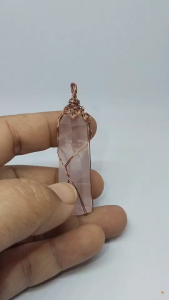 C15จี้พลอยโรสควอสแท้ดัดลวดทองแดง