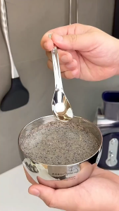 ช้อนสแตนเลสสำหรับมื้อค่ำด้ามยาวสีทองสีแดงช้อนขนมหวานสำหรับอุปกรณ์ในครัว